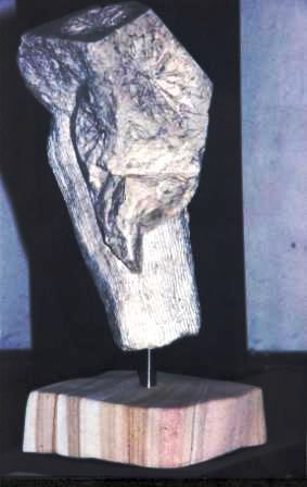 Escultura de fósiles y molejón